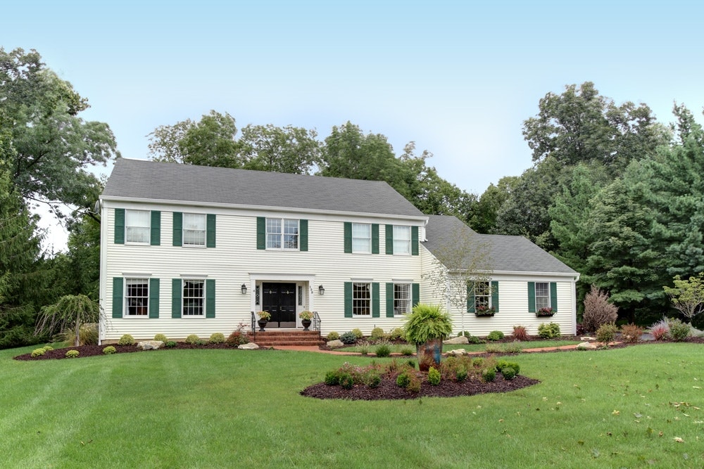 135 Woods End, Basking Ridge, NJ 07920, Presented by Erica Levey